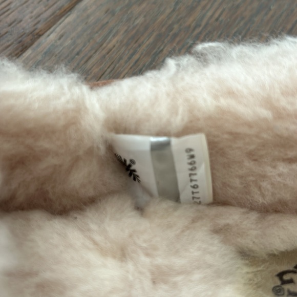 Ugg slippers - Picture 6 of 9